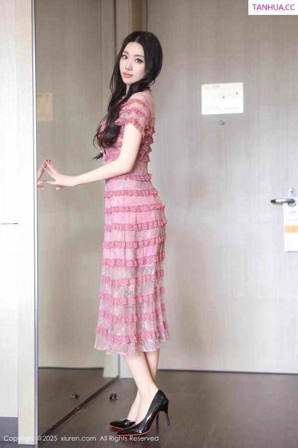   [XiuRen]高清写真图 2025.06.25 No.10459 桑宁 紫色连衣短裙第2张图片
